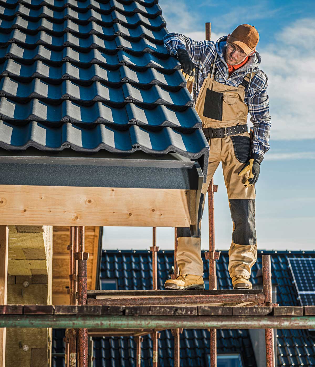 Fournisseurs de services de toiture qualifiés et de haute qualité Nos fournisseurs de services de toiture sont des experts qualifiés offrant des solutions durables et de haute qualité. Nous utilisons des matériaux premium et des techniques avancées pour chaque projet. Faites confiance à notre savoir-faire pour tous vos besoins en toiture.